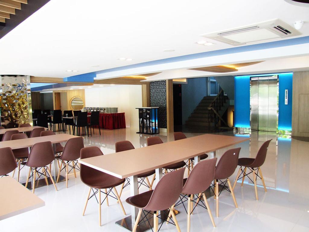 Grand Tower Inn Sathorn Hotel Bangkok Ngoại thất bức ảnh