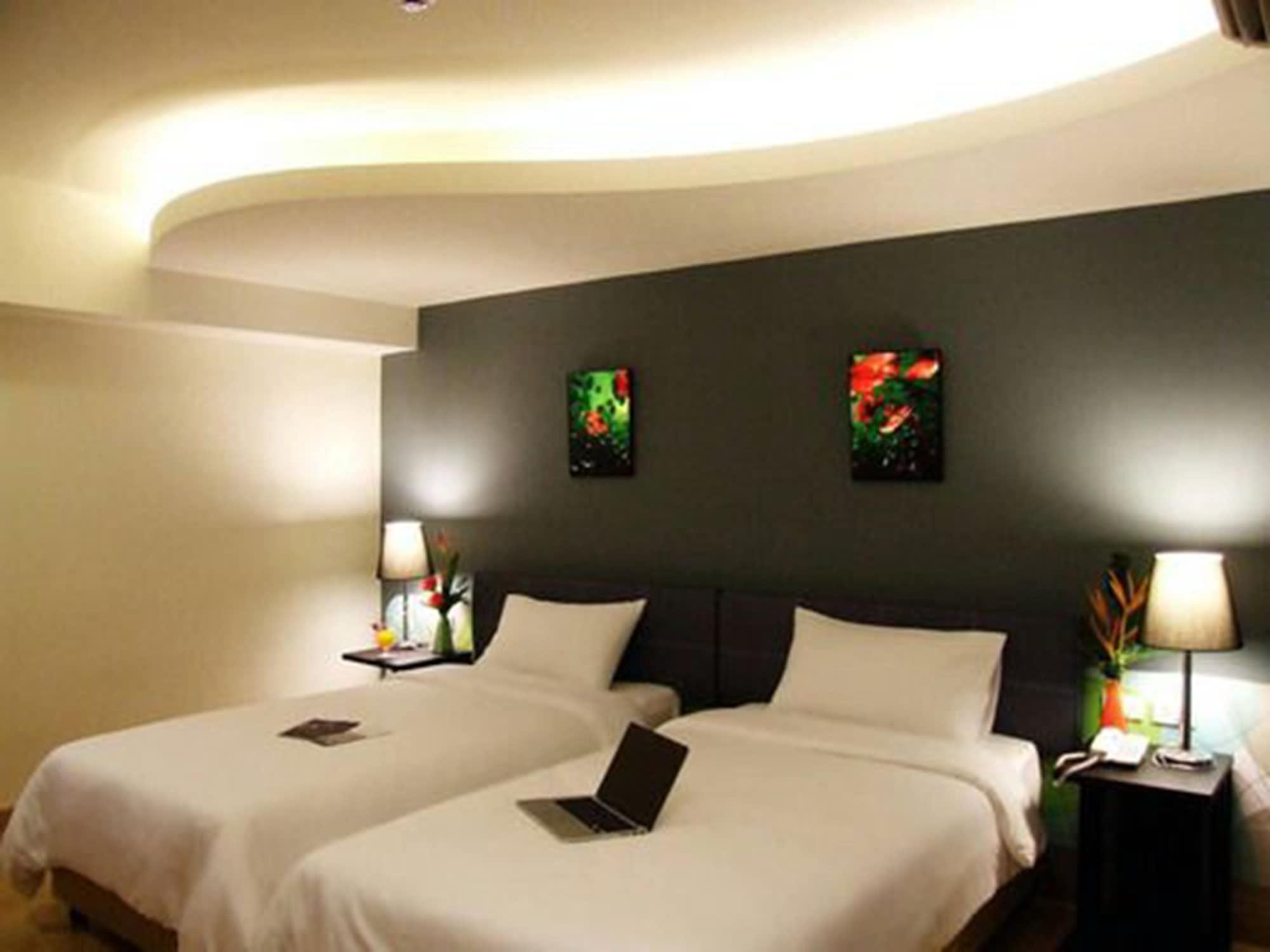 Grand Tower Inn Sathorn Hotel Bangkok Ngoại thất bức ảnh
