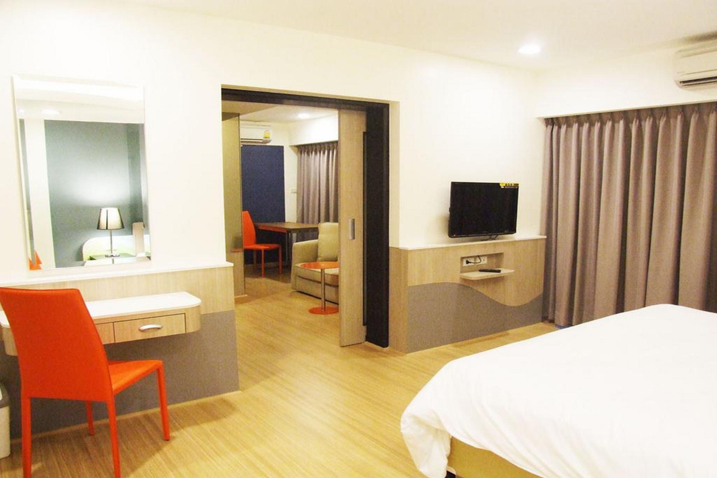 Grand Tower Inn Sathorn Hotel Bangkok Ngoại thất bức ảnh