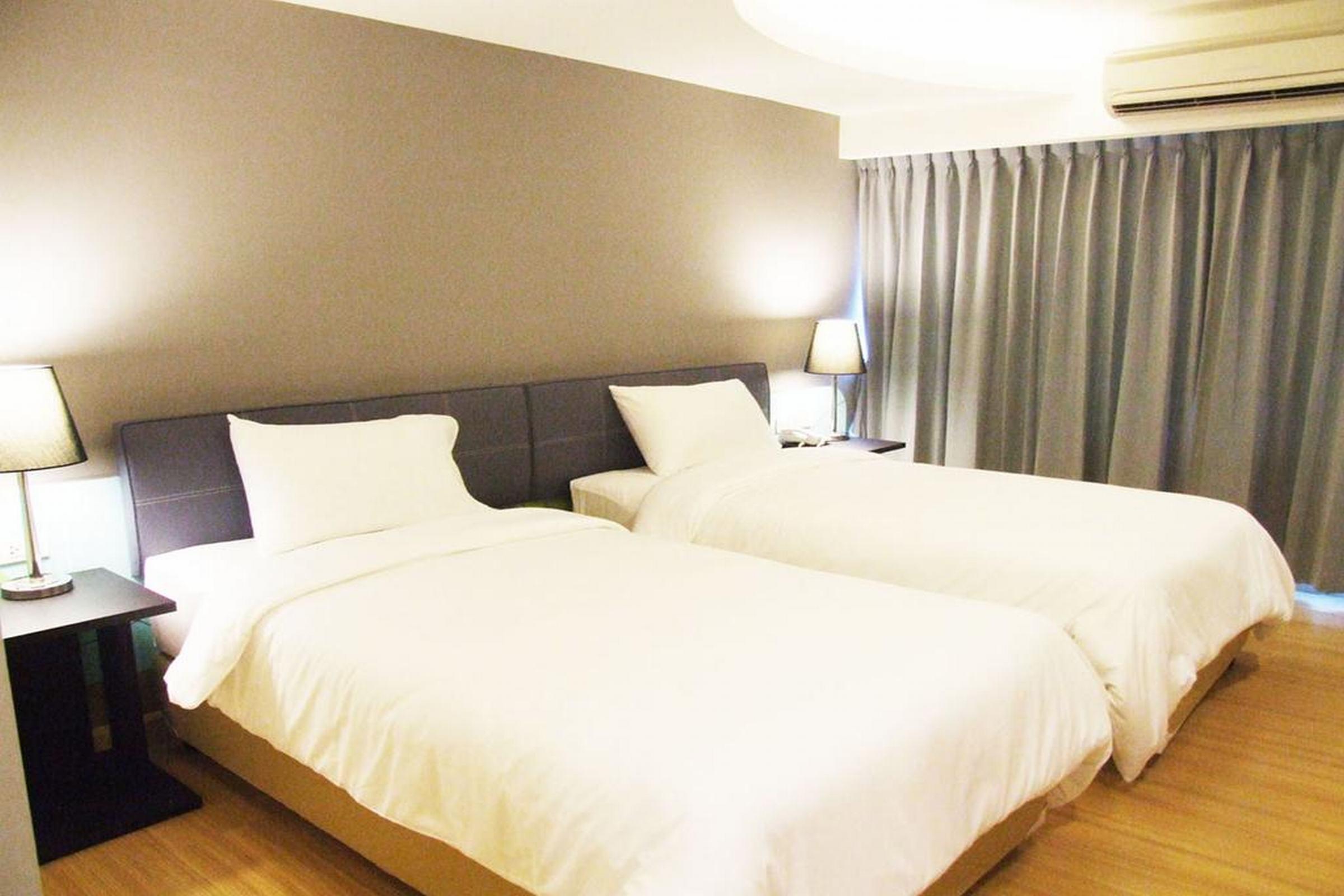 Grand Tower Inn Sathorn Hotel Bangkok Ngoại thất bức ảnh