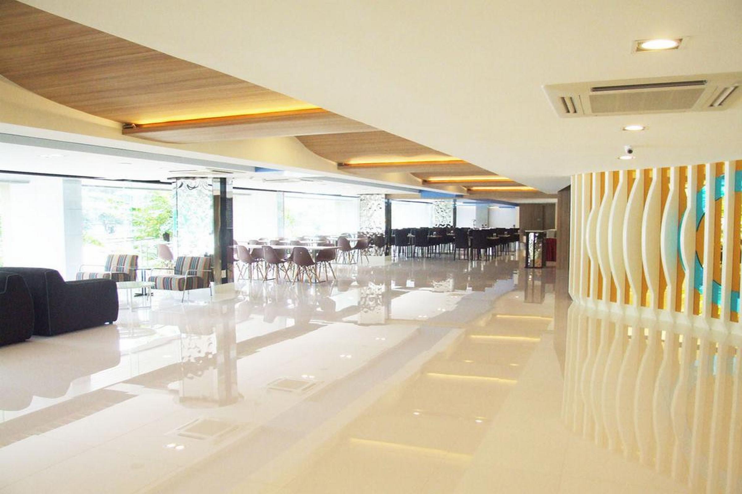 Grand Tower Inn Sathorn Hotel Bangkok Ngoại thất bức ảnh