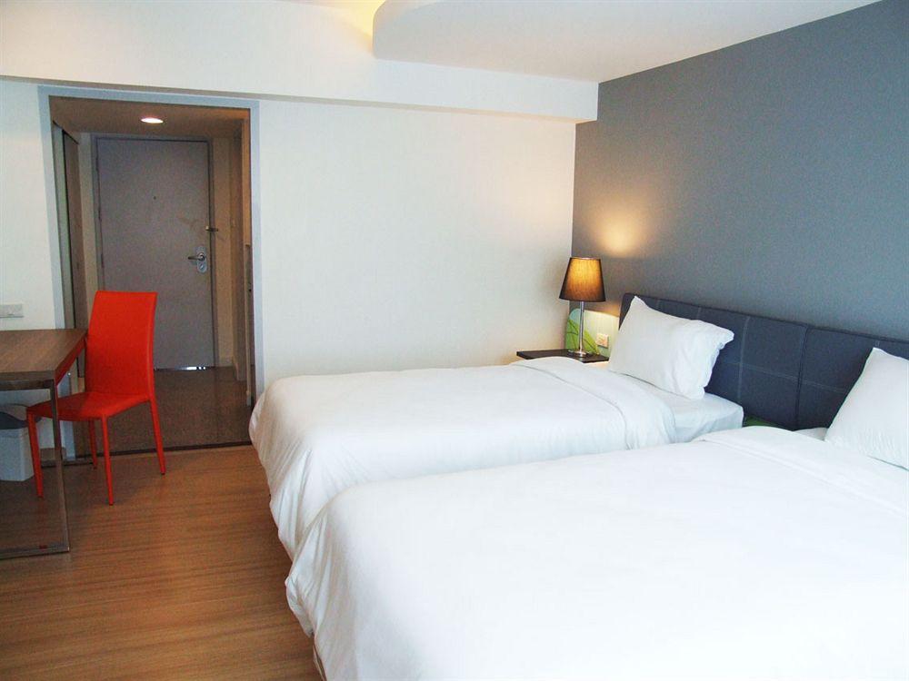 Grand Tower Inn Sathorn Hotel Bangkok Ngoại thất bức ảnh
