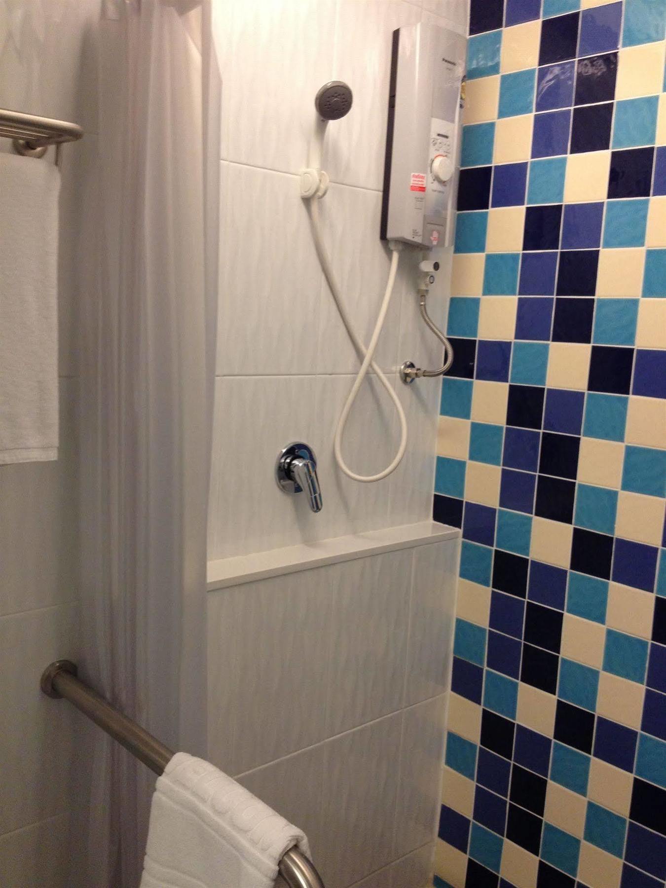 Grand Tower Inn Sathorn Hotel Bangkok Ngoại thất bức ảnh