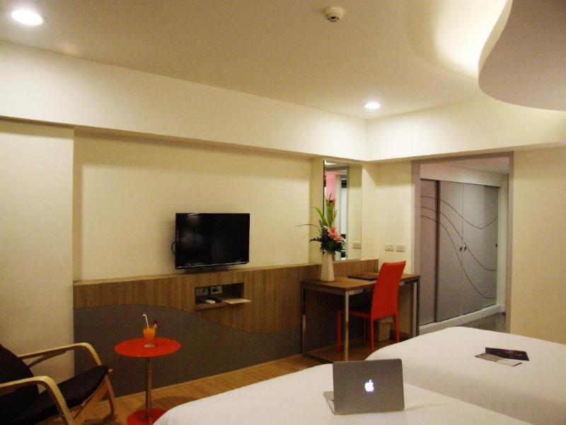 Grand Tower Inn Sathorn Hotel Bangkok Ngoại thất bức ảnh