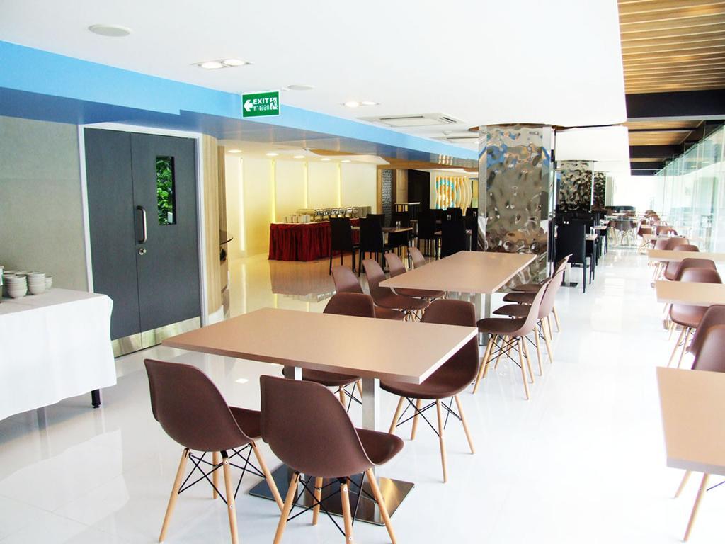 Grand Tower Inn Sathorn Hotel Bangkok Ngoại thất bức ảnh